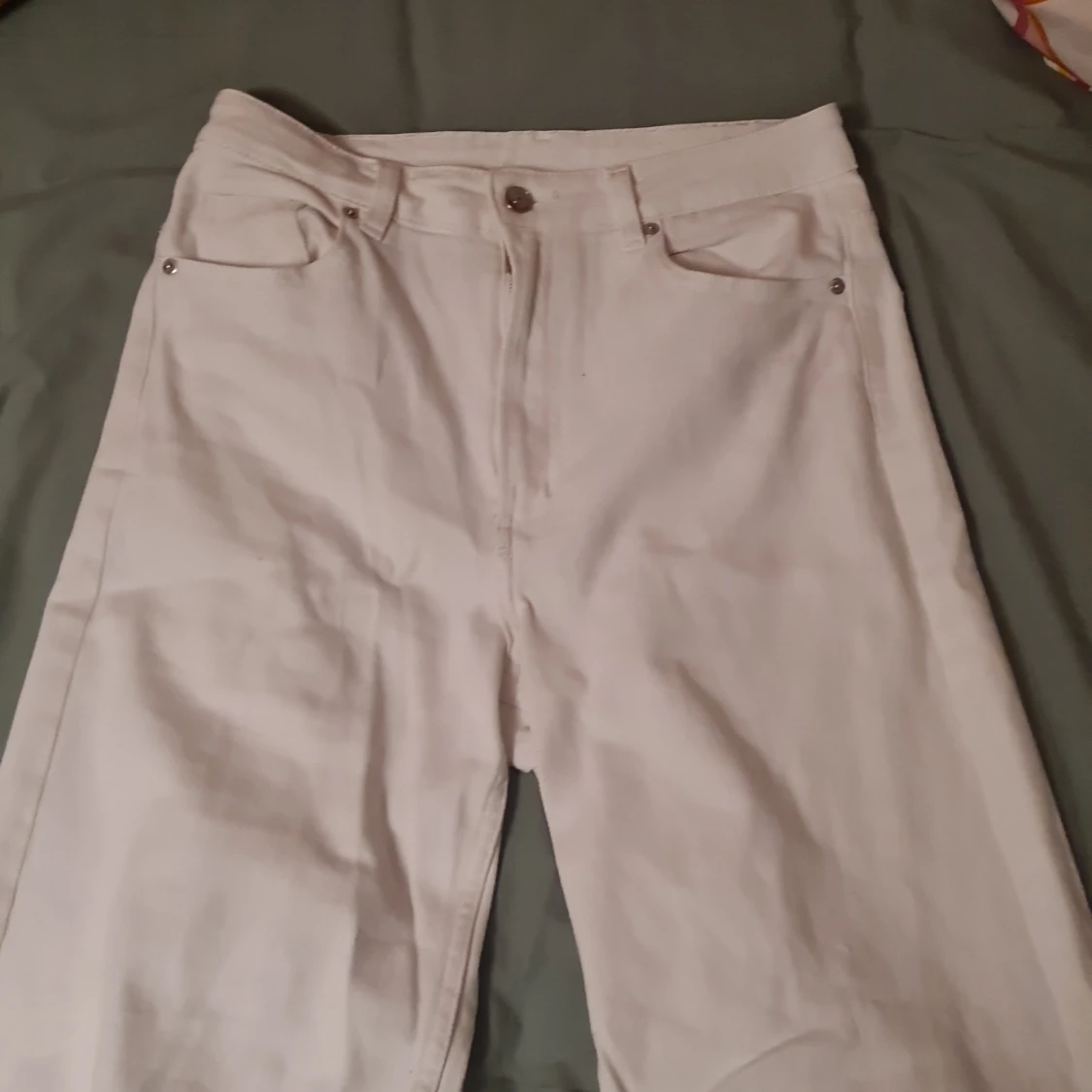 High-waisted byxor. Jag kan inte skicka paket :/ men om due intresserad kan vi träffas i tc.