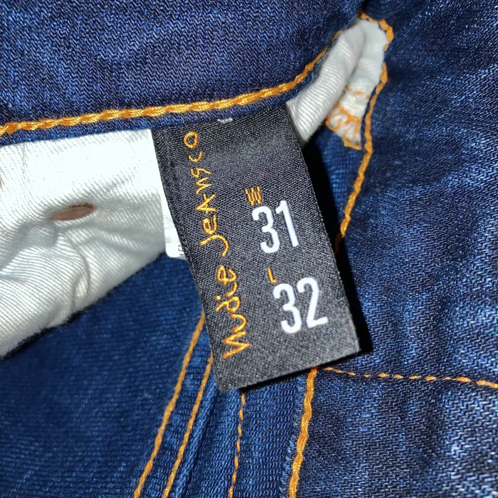 Säljer dessa feta Nudie Jeans. Storlek W31/L32 - Jeansen är i väldigt bra skick. Nypris 1600kr - Mitt pris 499kr. Pris kan diskuteras, bara att skriva!. Jeans & Byxor.