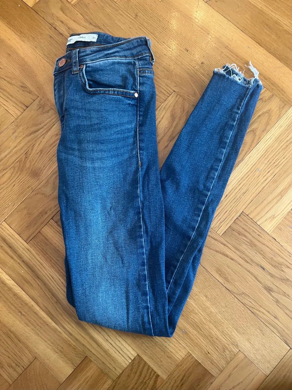 Superfina jeans från Gina Tricot i strl 34. Jeans & Byxor.