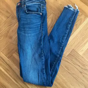 Superfina jeans från Gina Tricot i strl 34