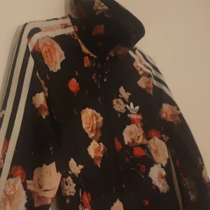 Adidas jacka - Limited edition. Adidas Superstar x Rita Ora. Skick som ny.