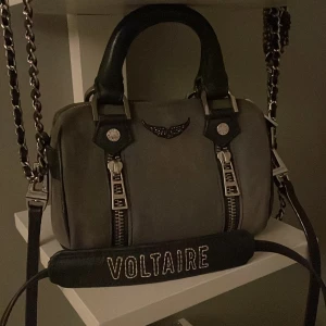 Zadig väska  - INRESSEKOLL PÅ MIN ZADIG VÄSKA! Skriv för fler frågor! ( PRIS kan diskuteras) byter gärna emot en svart Zadig sunnybag 