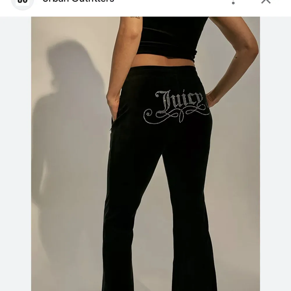Hej! Jag söker ett par Juicy Couture byxor i denna modellen! Den fanns på Urban outfiters för ca 1-2 år sen, om nån har ett par kontakta gärna mig tack! :) 🙏. Jeans & Byxor.
