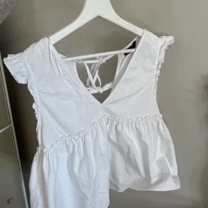 Zara blus  - Vit blus från zara. Jättebra skick