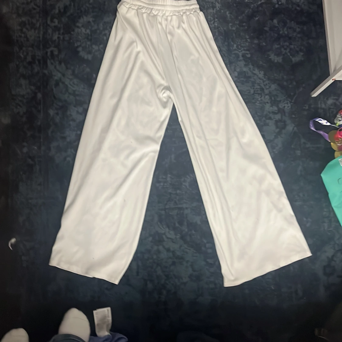 Ett par jättefina vita byxor  - 90