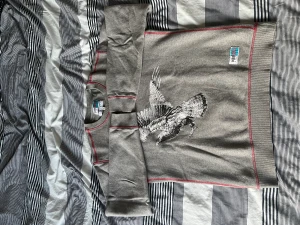 Kenzo tröja - Kenzo tröja momento collection, väldigt fin o varm tröja till vintern. Skicket är 9/10 och är bara använd fåtal gånger (2-3)