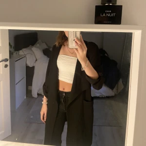 Tunn jacka  - Fin kofta/ tunn jacka Aldrig använd, prislappen är kvar  Pris: 99kr nypris 199 Om ni har några frågor tveka inte med att höra av er 🥰