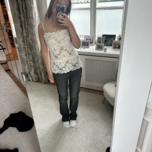 Grå lowwaist jeans - Säljer dessa grå lågmidjade jeansen köpte second hand💗😍🌟