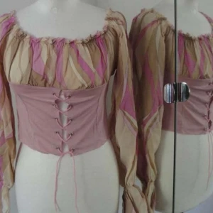 Stilig tuff puder rosa stretch topp  - (kan ej skicka fler bilder eller visa hur den ser ut på) storlek S. nytt skick. möts i stockholm eller fraktar 💕