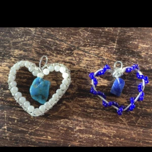 Hjärthalsband - Fina handgjorda hjärthalsband! Kan fås med kedja till båda. 150kr/st