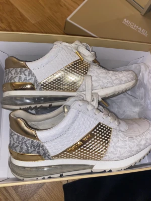 Michael Kors skor  - Fint skick ingen guld avskrapat, storlek 36