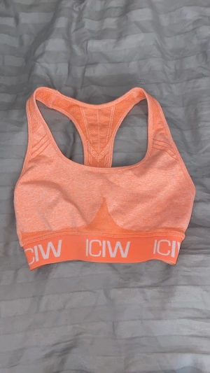 Iciw  - Rosa sport bh ifrån iciw i storlek xs/s endast testad köparen står för frakt 👏 (nypris 249kr) 