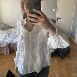 Blus - Supersöt blus från Indiska. Skriv för fler bilder! Köparen betalar frakt.