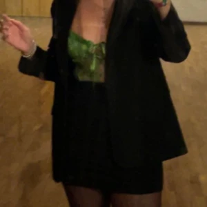 Korsett - Supersöt korsett i en fin grön färg. Den är tyvärr för liten för mig. Stl 75D/S. Nypris 449kr, säljer för 250kr. 