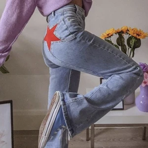 Star patch jeans - Skitsnygga, helt oanvända jeans från emmiol. Köpta för 628kr plus frakt. Storlek M passar S också