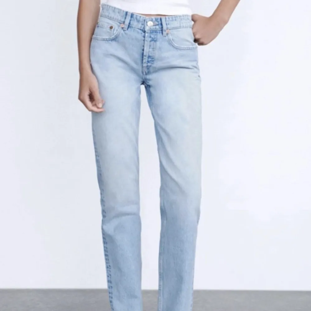 Midrise jeans från zara, strl 38💕 Slutsålda! . Jeans & Byxor.