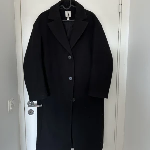 Svart kappa - Köpt på HM för 800kr. Oversized