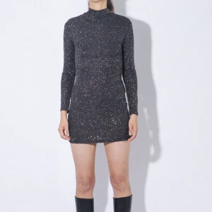 Sparkle mini dress / bling miniklänning - Miniklänning med otroligt glitter. Passar storlek Small men skriva gärna för mått. Utmärkt skick! Säljs även på IG @museushop. Följ oss där för mer fantastiskt 90s fashion