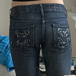 Jeans - Lågmidjade bootcut jeans med supersnygga fickor är lite osäker på märket men det står fit&star på lappen💕Kom privat för fler bilder! Köparen står för frakt!💘