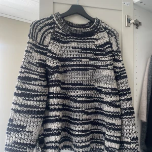 Gina tricot stickad tröja - Säljer denna stickade tröja från Gina tricot ❤️ I storlek S. 