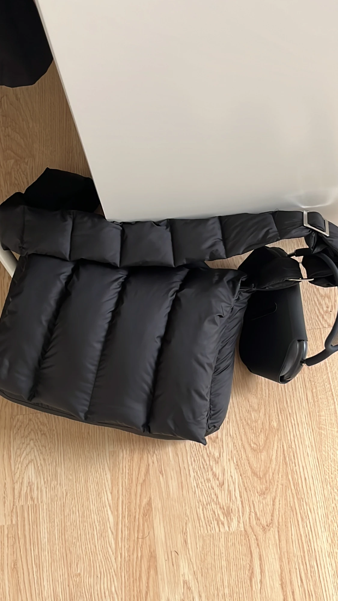 Low Lights Studios Puffer Bag - 90
