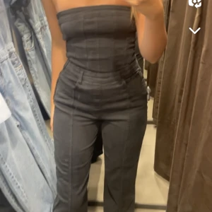 Jeansdräkt från Zara  - Använd 2 gånger.  