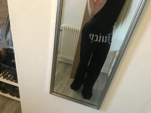 Juicy Couture - Säljer nu mina Juicy Couture byxor då dom är för långa på mig jag är 160 cm, Använda men i gott skick nypris 1100 