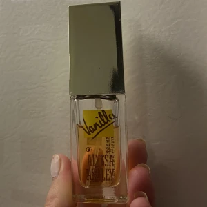 Vanilj parfym - Alyssa Ashley parfym 15ml. 75% kvar