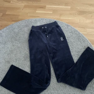 Juicy couture byxor - Super fina juicy byxor som är oandvända! Hör av er om ni har frågor!!!💋💋💋