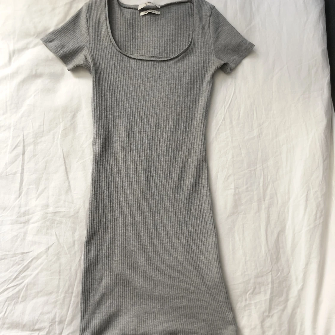 Grå kort klänning - 90