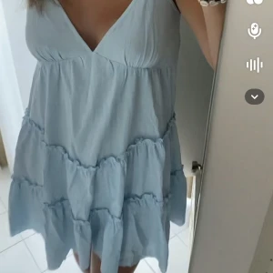 Klänning - Söt klänning, perfekt till sommaren. Använd en gång!🩵