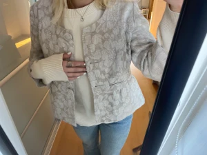 Tunn jacka/kofta - Kommer inte till användning! Skriv vid frågor💕