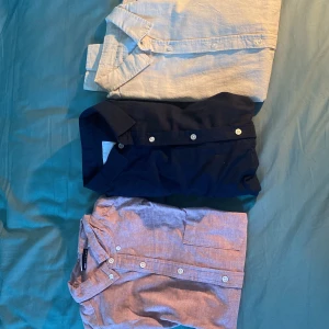 Skjortor i Linmix - Säljer dessa tre skjortor i linmix från ASOS och Lager 157.  1 skjorta för 75 kr.  3 skjortor för 200 kr. Den rosa skjortan är kortärmad