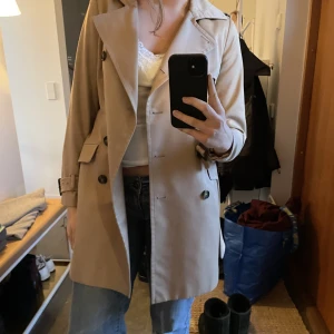 Trenchcoat  - Helt ny trenchcoat i storlek i 36 💕