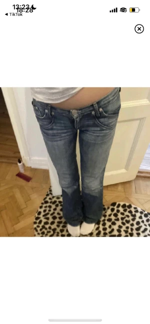 Lågmidjade jeans  - Säljer mina lågmidjade jeans från rock & republic eftersom dem är lite långa på mig💕