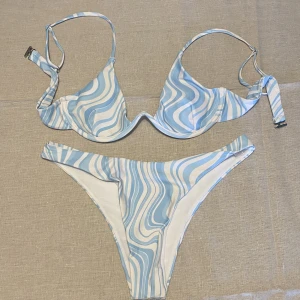 Bikini - Superfin bikini i Stl M  Använd 1 gång Bygeln är hård och den har inlägg som går att ta ut