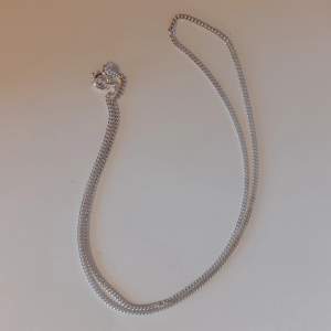 Kedja till halsband i äkta silver. Nyskick och oanvänd. 50cm långt 