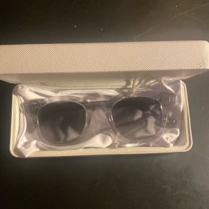 Chimi 02 - Gråa Chimi glasögon i modellen 02. Använt skick. Skick 9/10