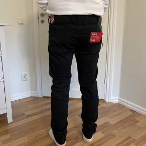Helt nya Replay jeans  Svarta storlek midja 33 längd 32