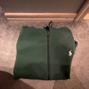 Ralph lauren - Ralph lauren zip hoodie  Storlek L Grymt skick  Nypris- 1800