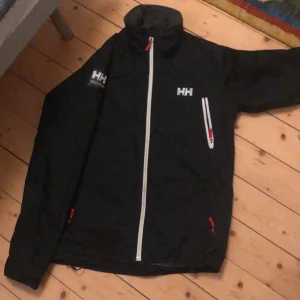HELLY HANSEN arbetsjacka - Arbetsjacka från helly hansen, något fodrad för vintern, nypris för denna var 1399kr 
