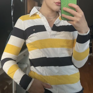 Tröja från Gant - Gullig tröja från Gant i strl S. Använt men bra skick. 