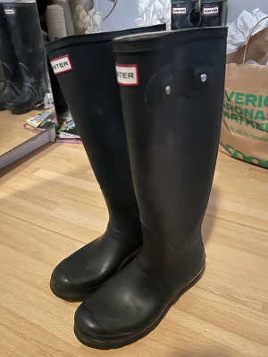 Hunters storlek 38 - Använda men i gott skick .  Storlek 38