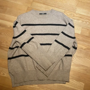 Stickad tröja  - Säljer min stickade tröja från bikbok för de inte är min stil längre