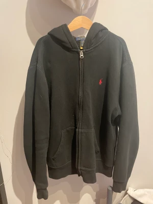 Polo Ralph Lauren Hoodie - Skick: Ny skick knappt använd, Passar till storlek.