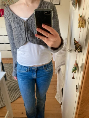 Bolero - Sjukt snygg stickad bolero! Köpt secondhand men knappt använd så i väldigt bra skick! Står ingen storlek men passar xs/s/m