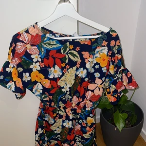 Jumpsuit i shorts storlek 34 - Jumpsuit i shorts storlek 34 