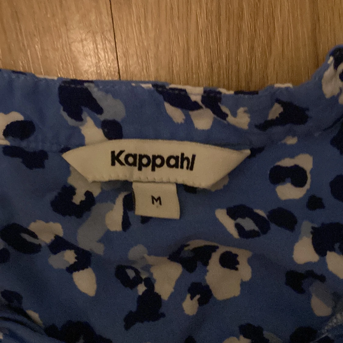 Säljer denna blus för den passar inte längre - 91