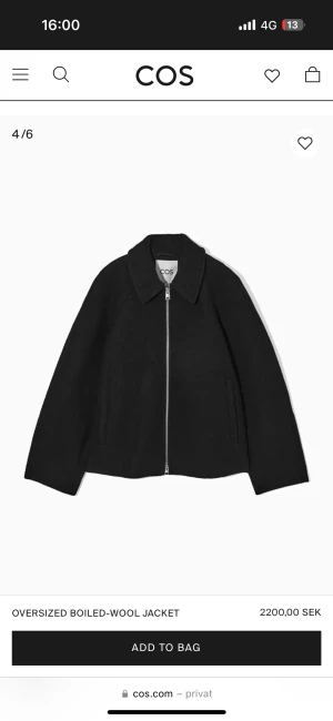 COS jacka dam - Säljer en HELT NY sjukt snygg jacka från cos. Varm då den är i fin ull. Ser 100% ut som ny! Säljer då jag glömde returnera tyvärr och köpte två storlekar! Denna passar 36/38 perfekt. Nypris 2200kr