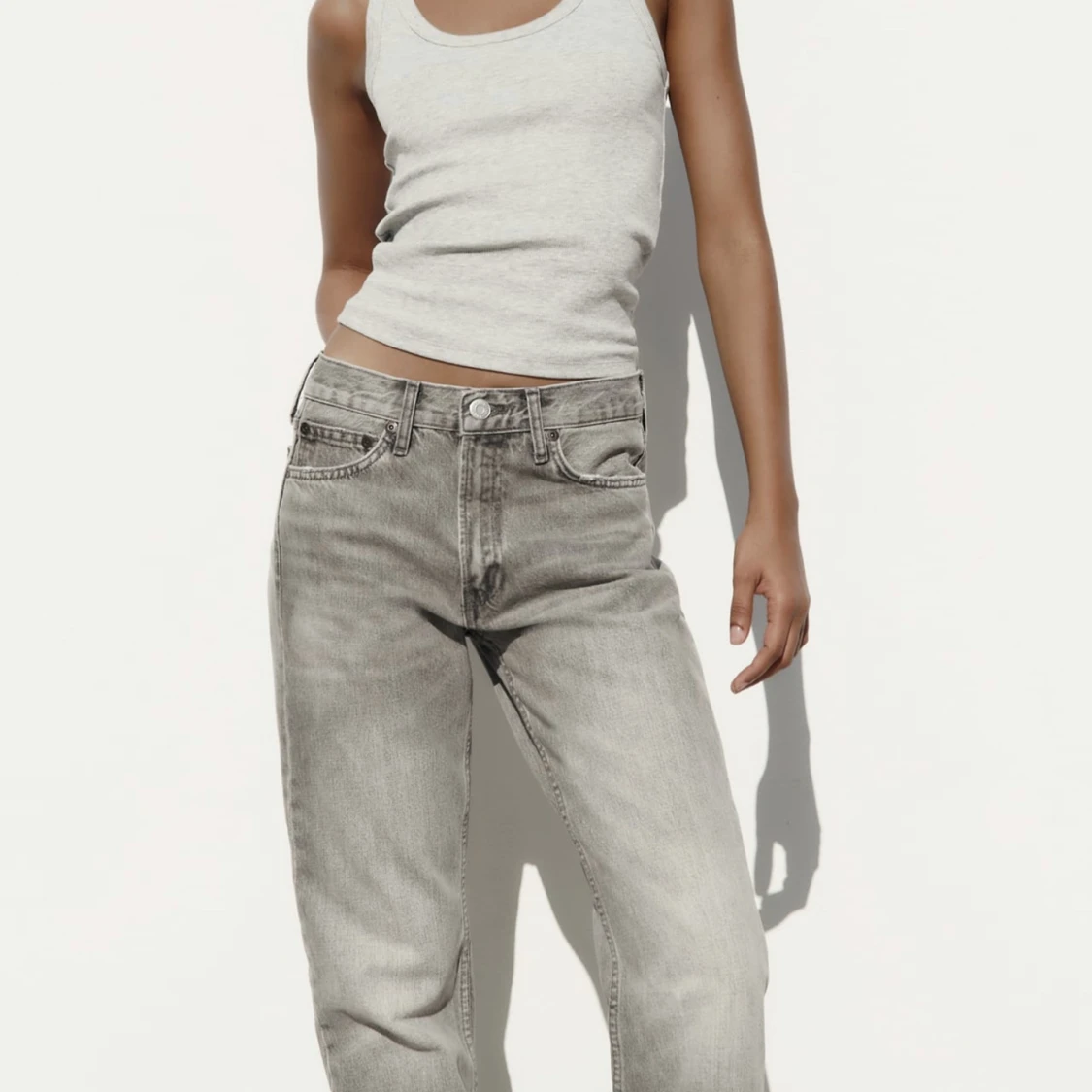 Grå zara jeans - 90